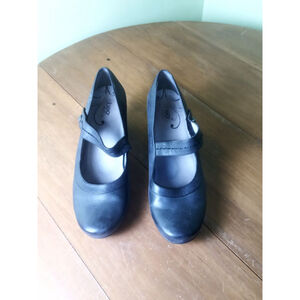 Women's Abeo Black Mary Jane Heels, size 11